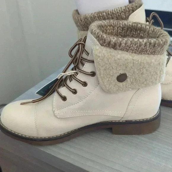 Women's Duena Booties - Picture 8 of 10